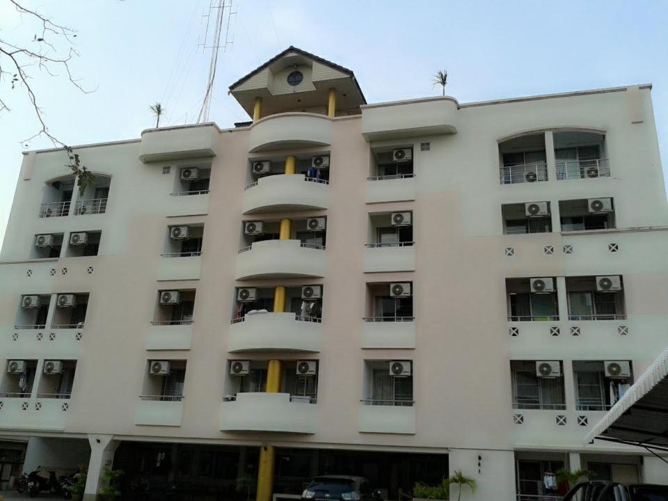 M In Korat apartamento con servicio Nakhonratchasima Exterior foto